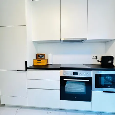 Elegant 5br & 1lr , Private With Prime Location