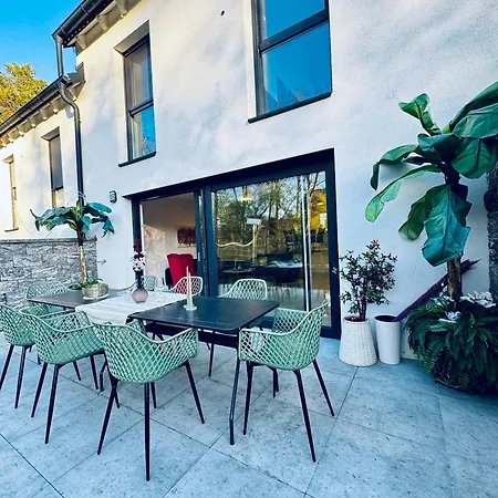 Villa Elegant 5br & 1lr , Private With Prime Location