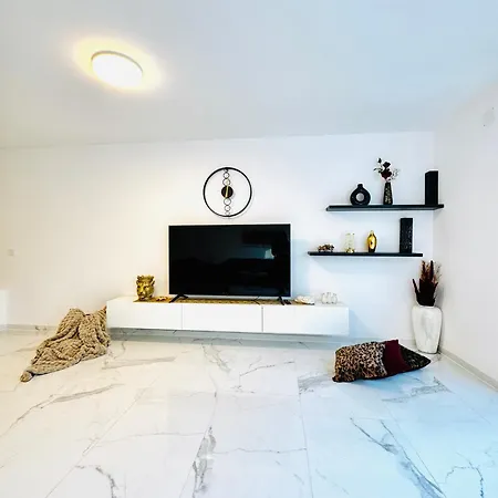 Elegant 5br & 1lr , Private With Prime Location Villa Modling