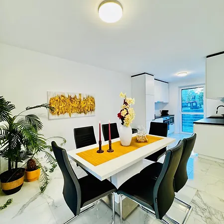 Villa Elegant 5br & 1lr , Private With Prime Location