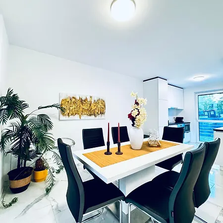 Elegant 5br & 1lr , Private With Prime Location *