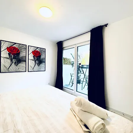 Villa Elegant 5br & 1lr , Private With Prime Location