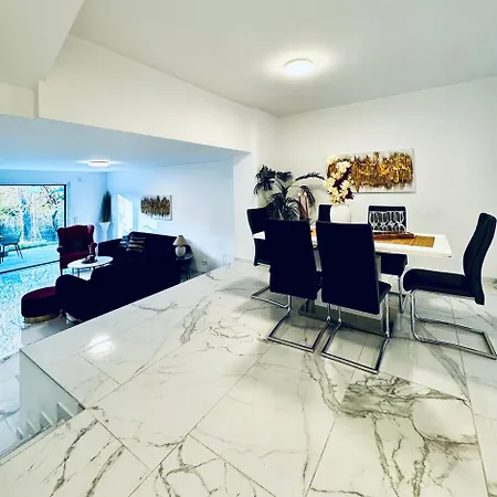 Elegant 5br & 1lr , Private With Prime Location