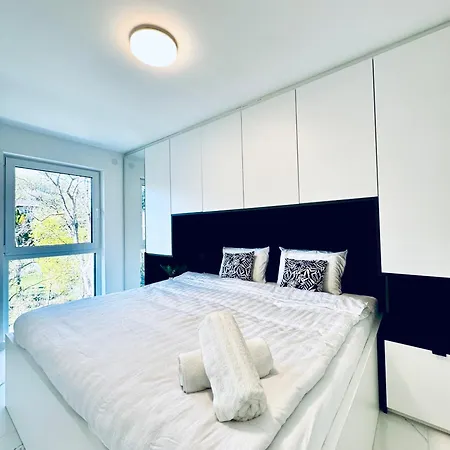 Elegant 5br & 1lr , Private With Prime Location