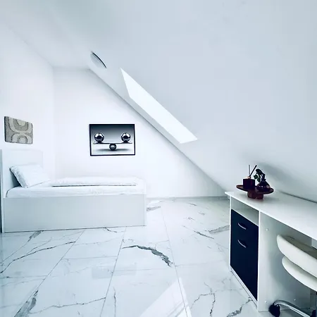 Elegant 5br & 1lr , Private With Prime Location