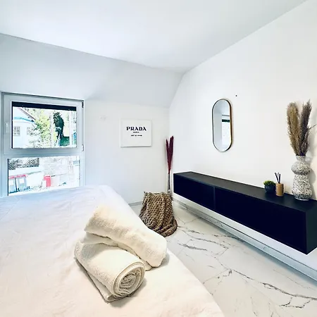 Villa Elegant 5br & 1lr , Private With Prime Location Modling
