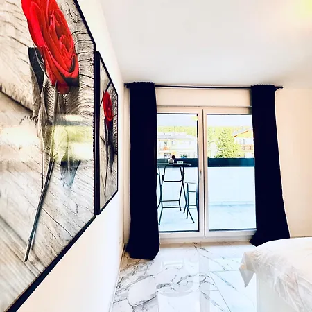 فيلة Elegant 5br & 1lr , Private With Prime Location *
