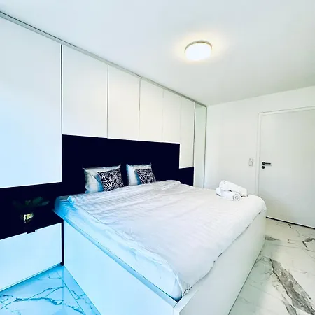فيلة Elegant 5br & 1lr , Private With Prime Location مودلينغ