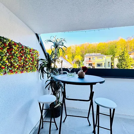 Elegant 5br & 1lr , Private With Prime Location فيلة