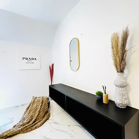 Elegant 5br & 1lr , Private With Prime Location *