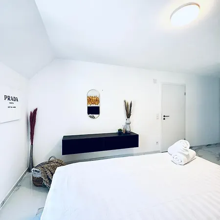 فيلة Elegant 5br & 1lr , Private With Prime Location