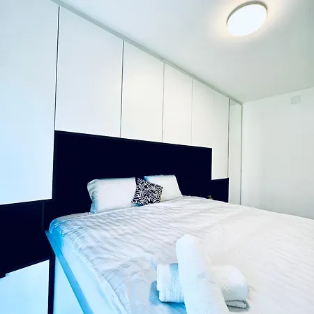 Elegant 5br & 1lr , Private With Prime Location