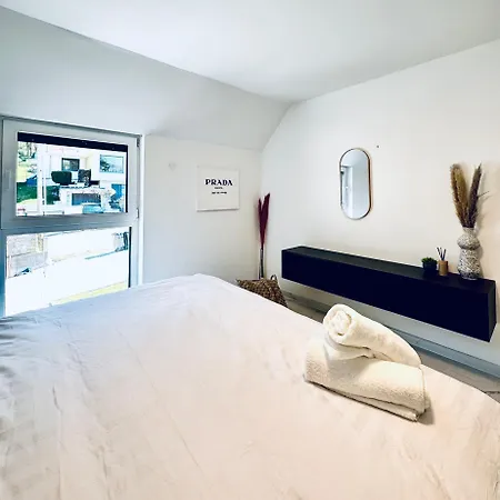 Elegant 5br & 1lr , Private With Prime Location * Modling