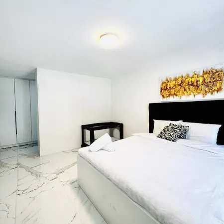 Elegant 5br & 1lr , Private With Prime Location *