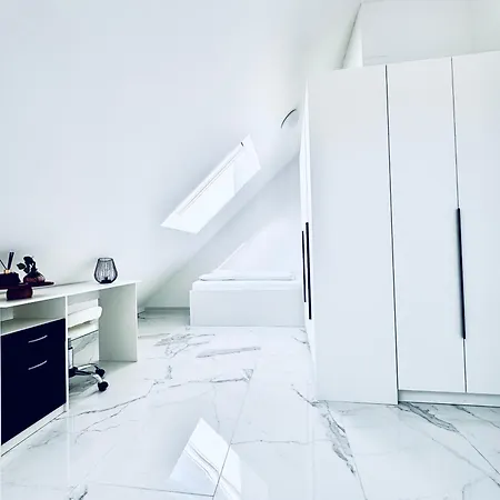 Villa Elegant 5br & 1lr , Private With Prime Location