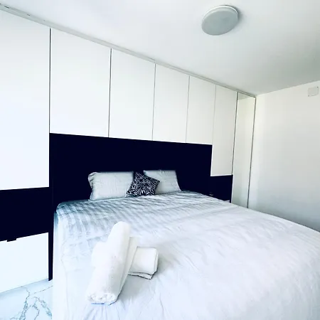 Elegant 5br & 1lr , Private With Prime Location Modling