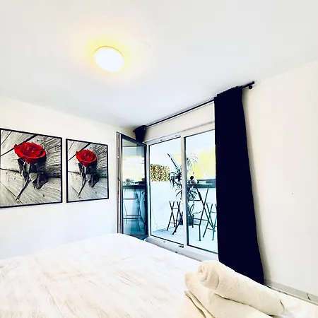 Elegant 5br & 1lr , Private With Prime Location فيلة مودلينغ