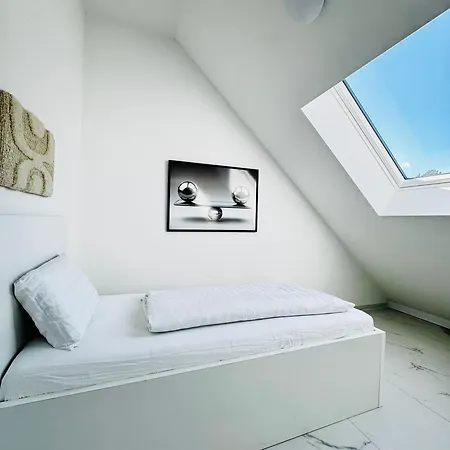 Elegant 5br & 1lr , Private With Prime Location Villa *