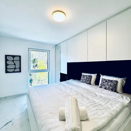 Villa Elegant 5br & 1lr , Private With Prime Location