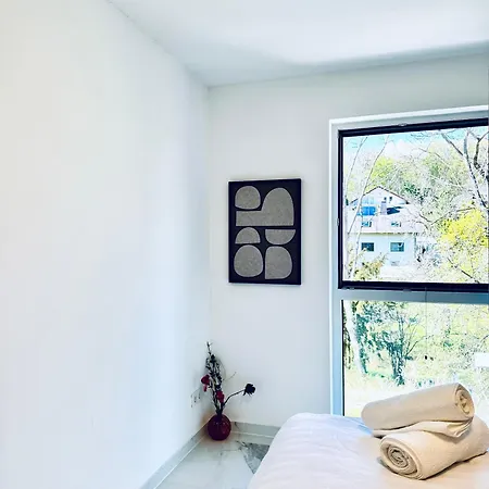 Elegant 5br & 1lr , Private With Prime Location Villa *