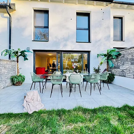 Elegant 5br & 1lr , Private With Prime Location *