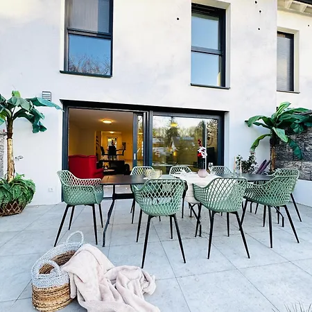 Elegant 5br & 1lr , Private With Prime Location * Modling