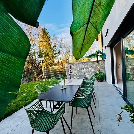 Elegant 5br & 1lr , Private With Prime Location * Modling