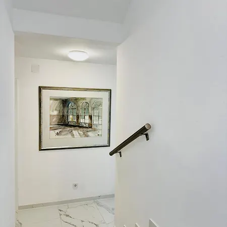 Elegant 5br & 1lr , Private With Prime Location Villa Modling