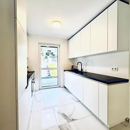 Villa Elegant 5br & 1lr , Private With Prime Location