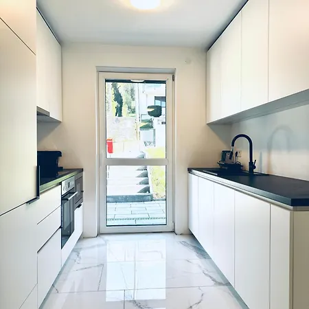 Elegant 5br & 1lr , Private With Prime Location