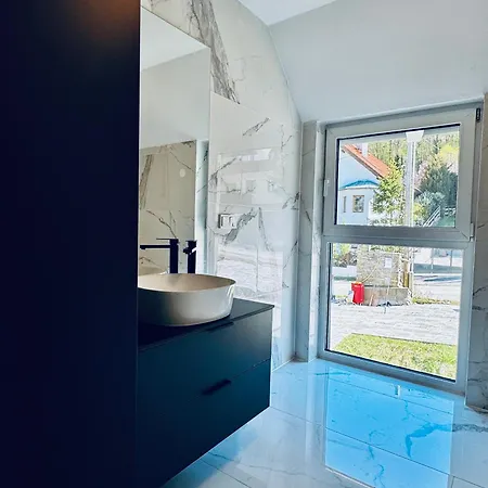 Elegant 5br & 1lr , Private With Prime Location مودلينغ