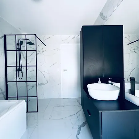Elegant 5br & 1lr , Private With Prime Location *