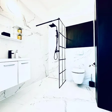 Elegant 5br & 1lr , Private With Prime Location Modling