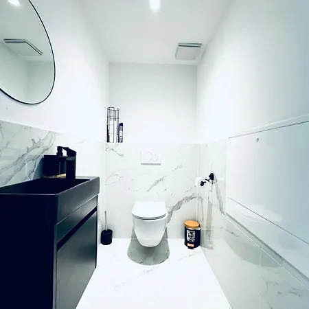 Elegant 5br & 1lr , Private With Prime Location Modling